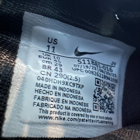 Nike Black & Red Running Shoes US 11 *small white mark on left shoe toe* - Picture 8 of 8